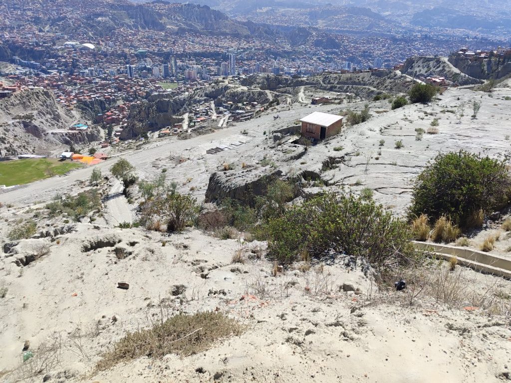 Terreno en venta con espectacular vista panorámica a La Paz – ideal para vivienda o proyecto